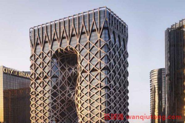多金案及太阳城案发生后，新濠承认贵宾厅存风险