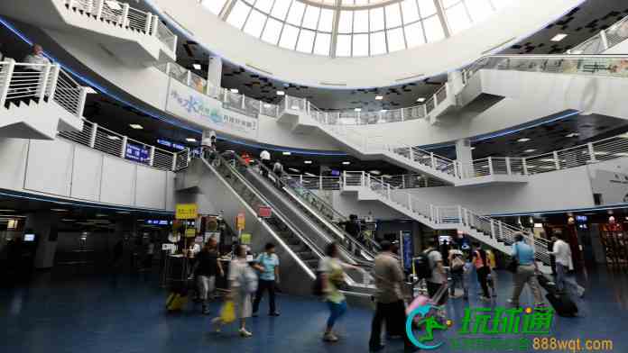 外港上环客运航班恢复  176名港客乘首班船赴澳
