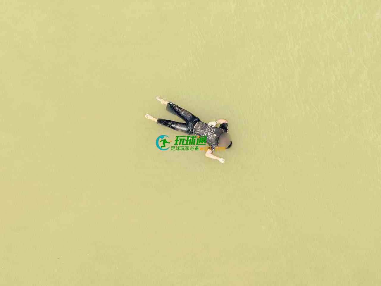今日金边水净华大桥下水域发现一具男性尸体。