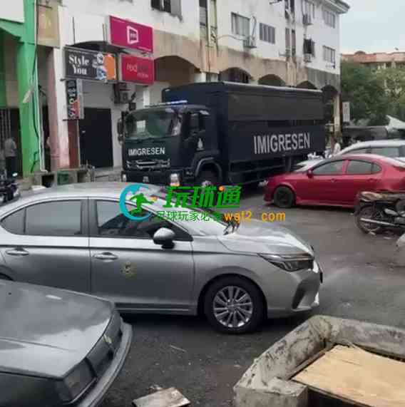 吉隆坡封街严查外籍人员