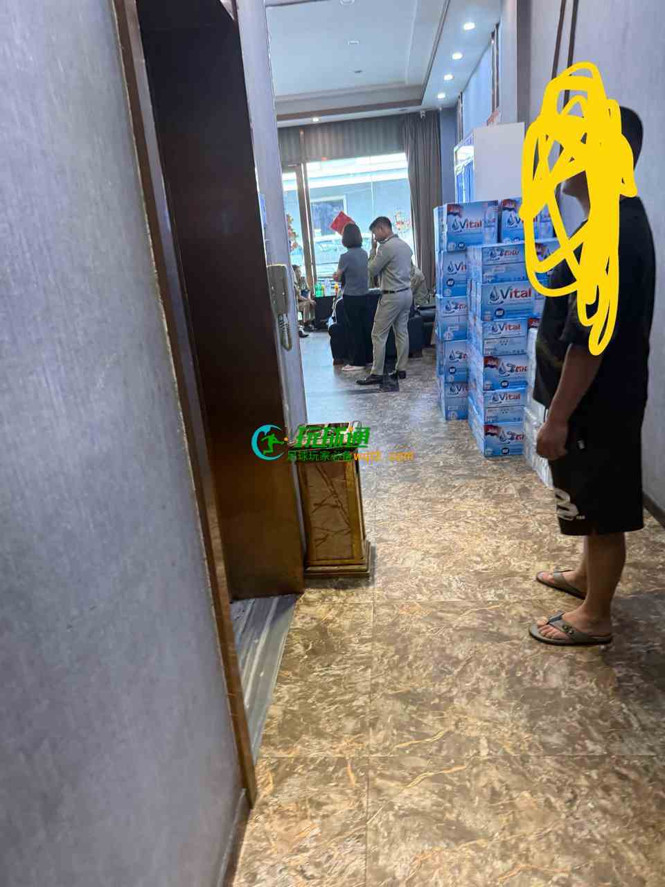 网传西港大市场附近开展护照检查行