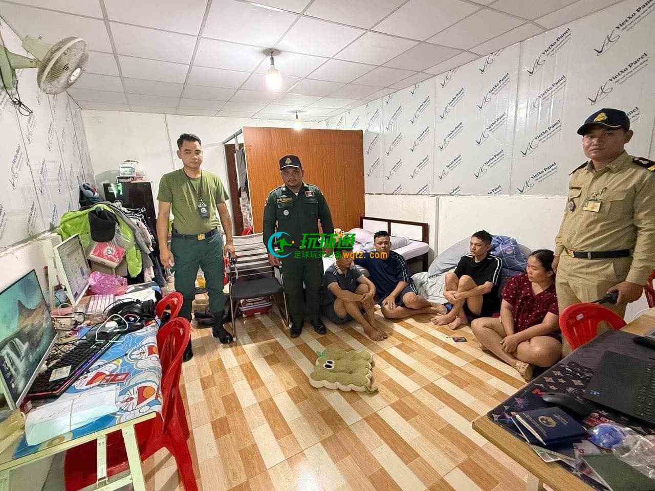 柴桢警方突袭出租屋 查获10名涉网诈越南籍人员