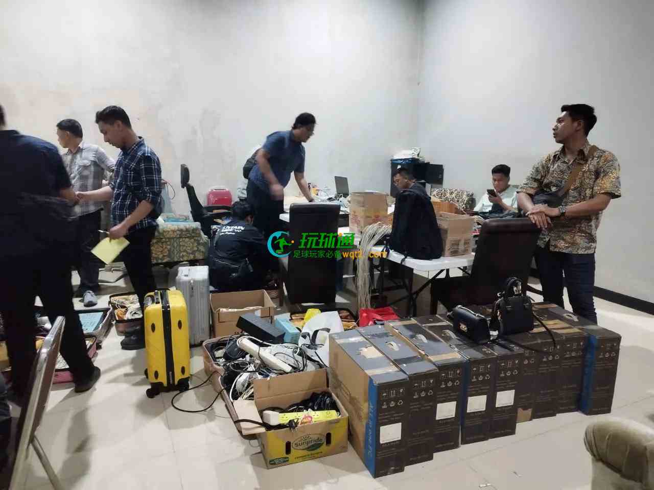 印尼警方捣毁三宝垄诈骗窝点：抓获4名中国公民，缴获604部手机！